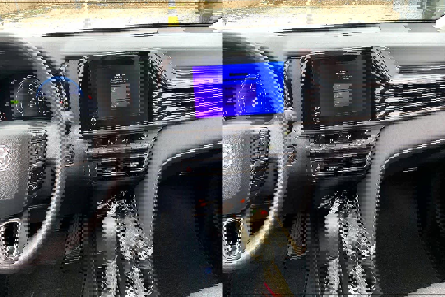 Used 2025 Toyota Camry LE w/ Convenience Package image 7