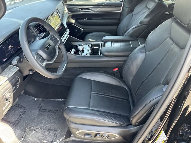Used 2024 Jeep Wagoneer L Series III w/ Flexible Seating Group AWD/4WD image 9