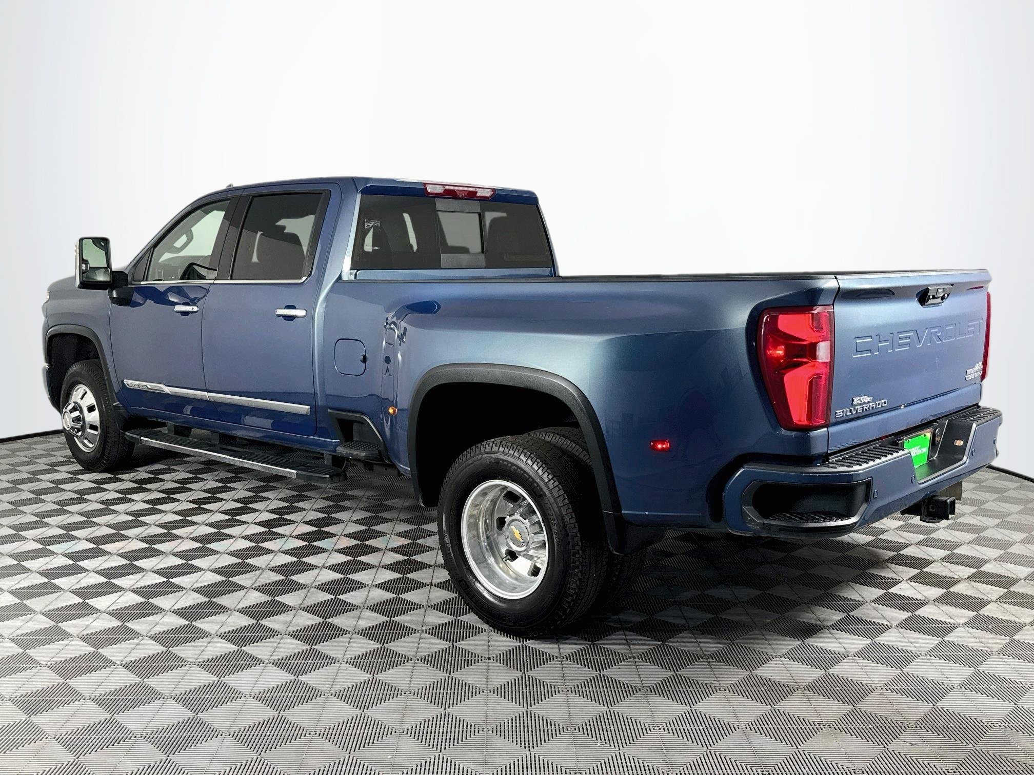 Used 2026 Chevrolet Silverado 3500 High Country w/ High Country Premium Package AWD/4WD image 6