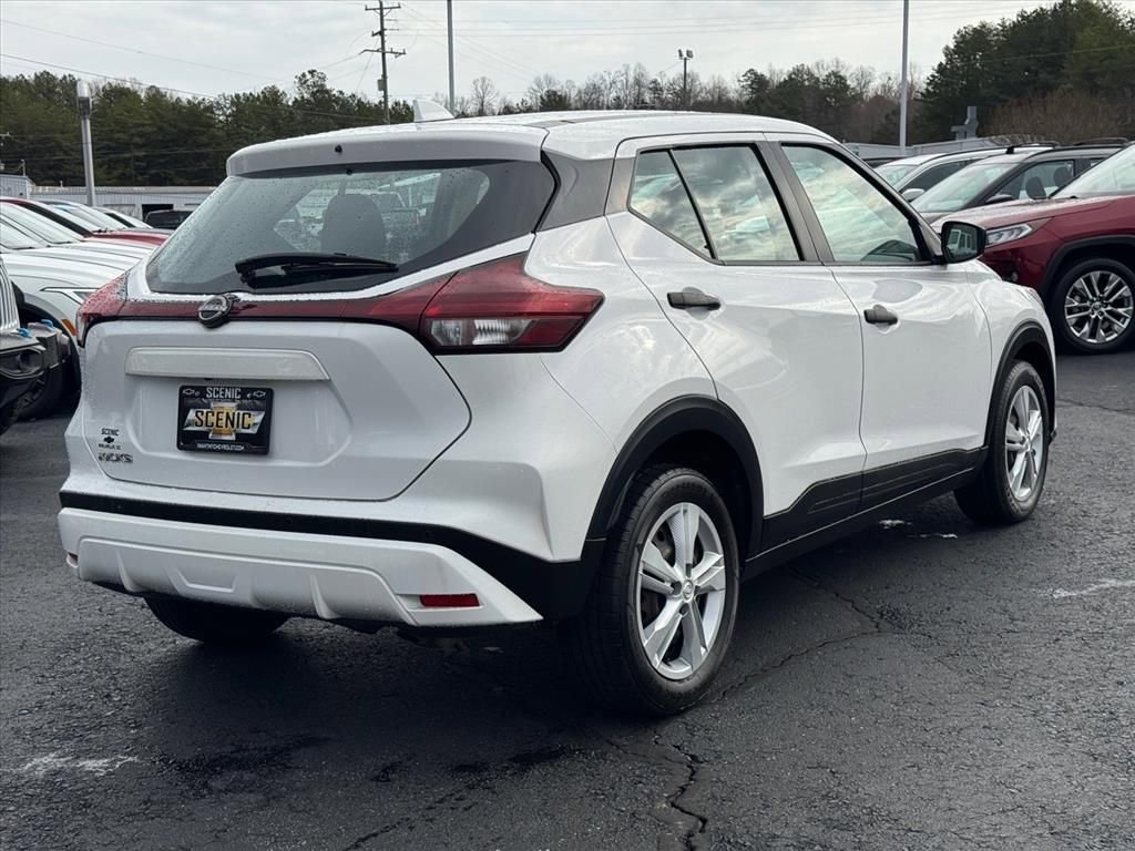 Used 2022 Nissan Kicks S image 3