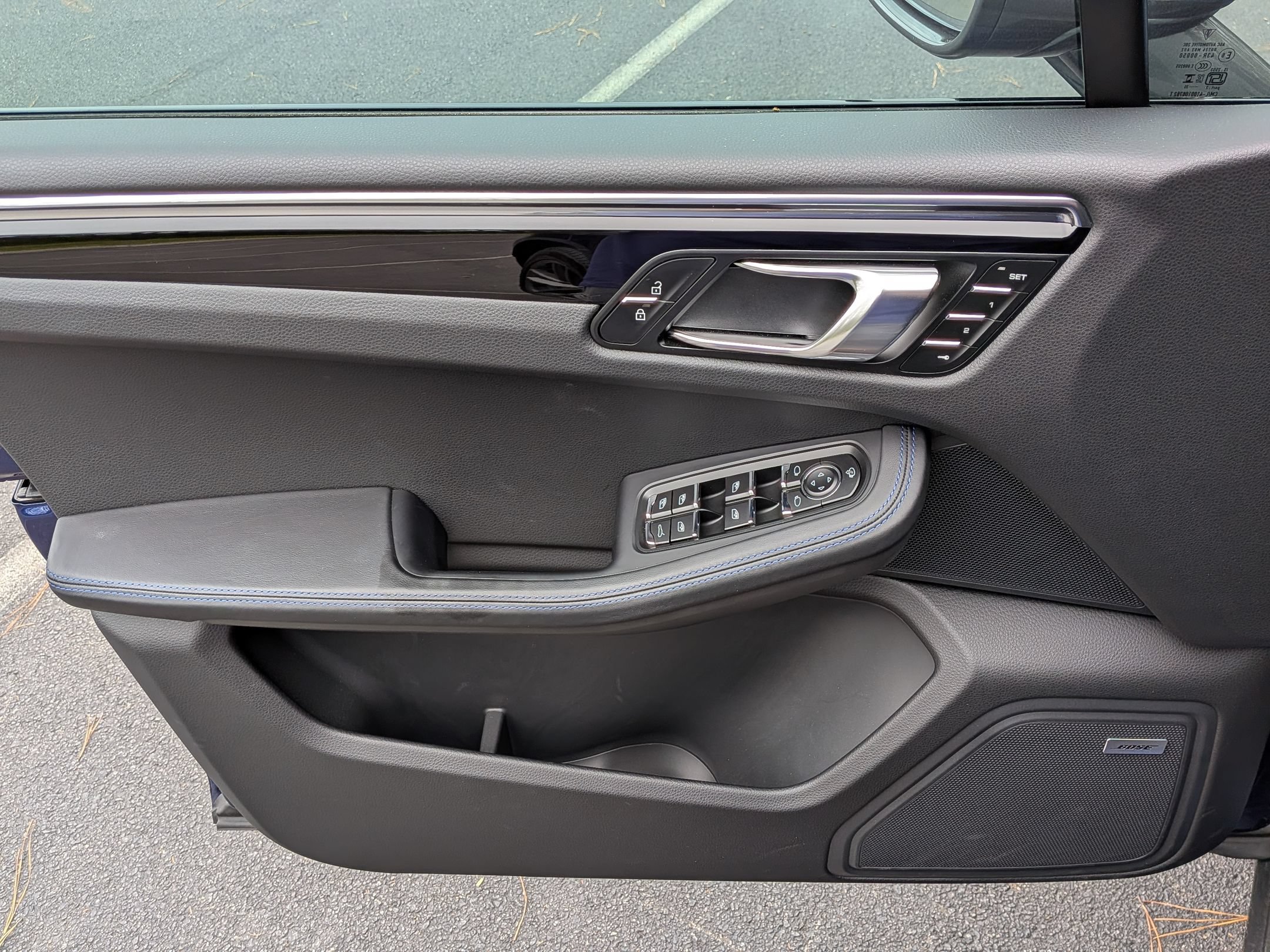 Certified 2025 Porsche Macan Turbo AWD/4WD image 22