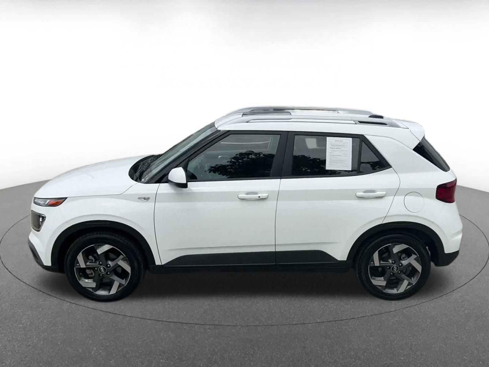 Used 2026 Hyundai Venue SEL FWD image 7