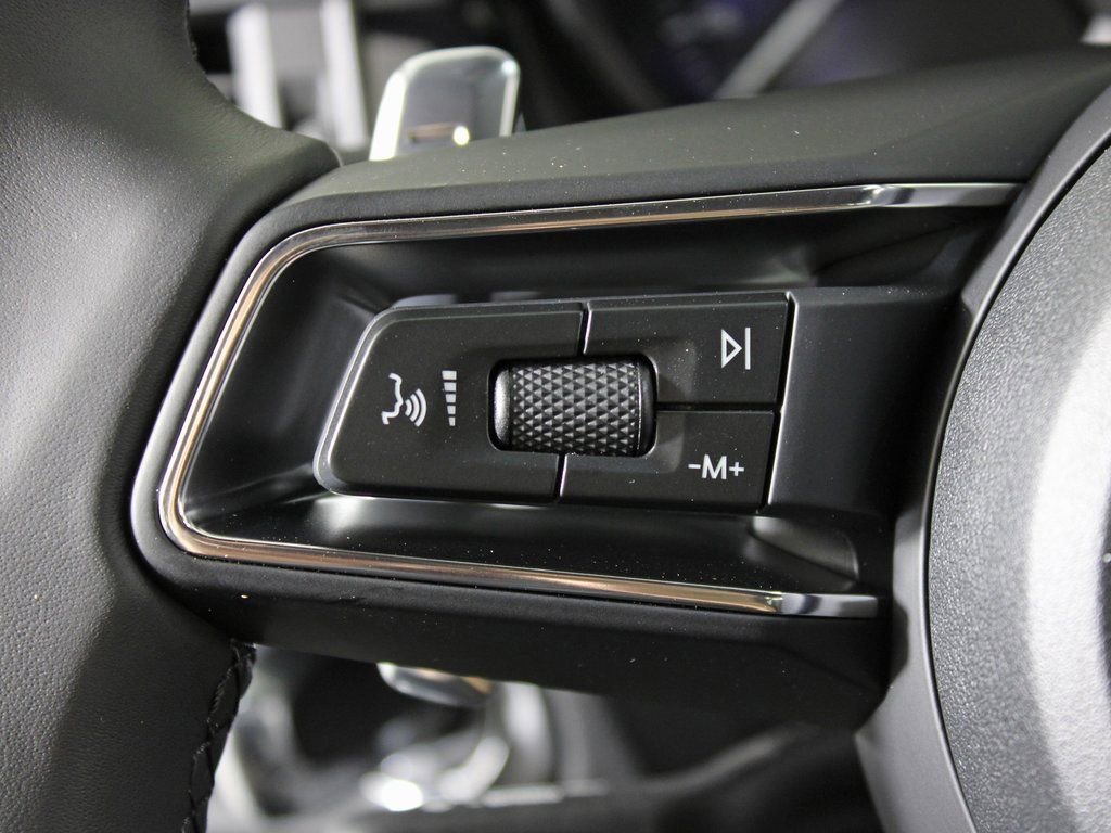 Certified 2026 Porsche Macan AWD/4WD image 22