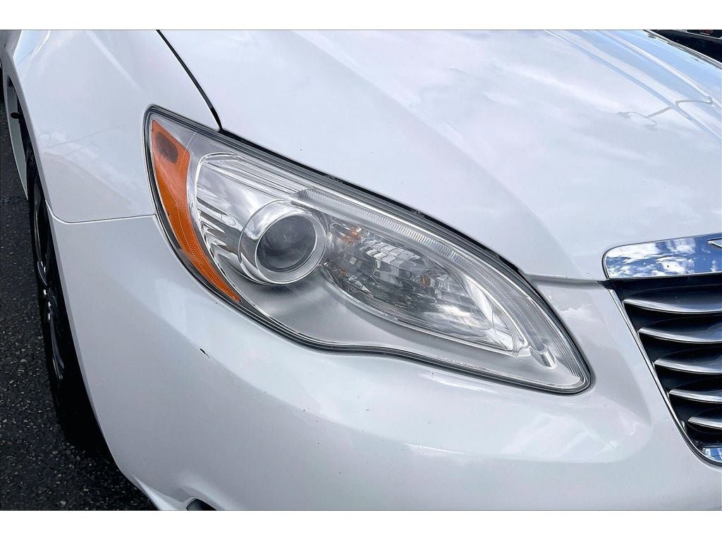 Used 2014 Chrysler 200 LX image 29