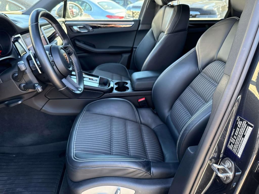 Used 2023 Porsche Macan Turbo image 15