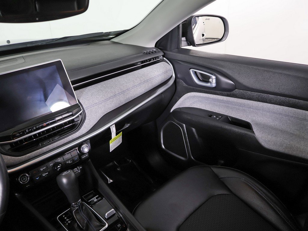 Used 2022 Jeep Compass Latitude w/ Convenience Group image 35