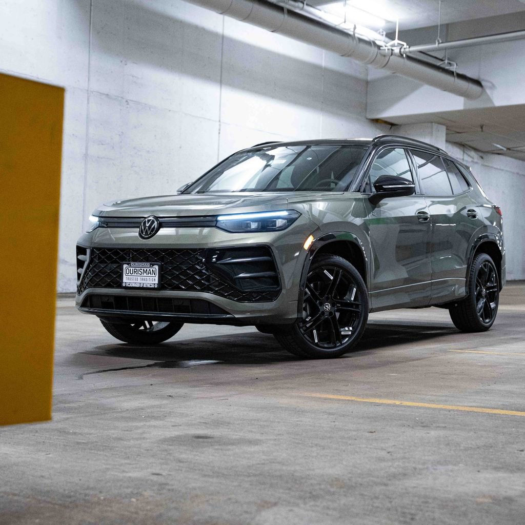 New 2026 Volkswagen Tiguan SE R-Line AWD/4WD image 1