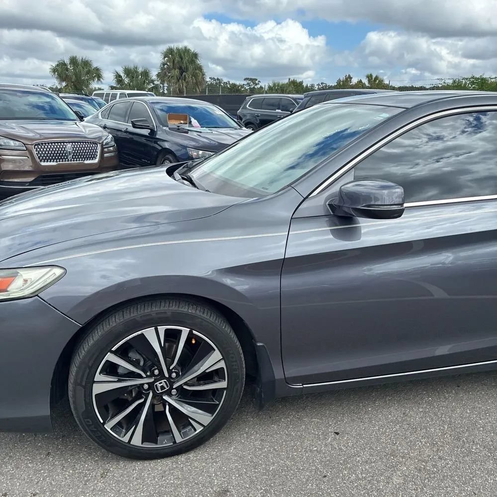 Used 2017 Honda Accord EX-L image 2