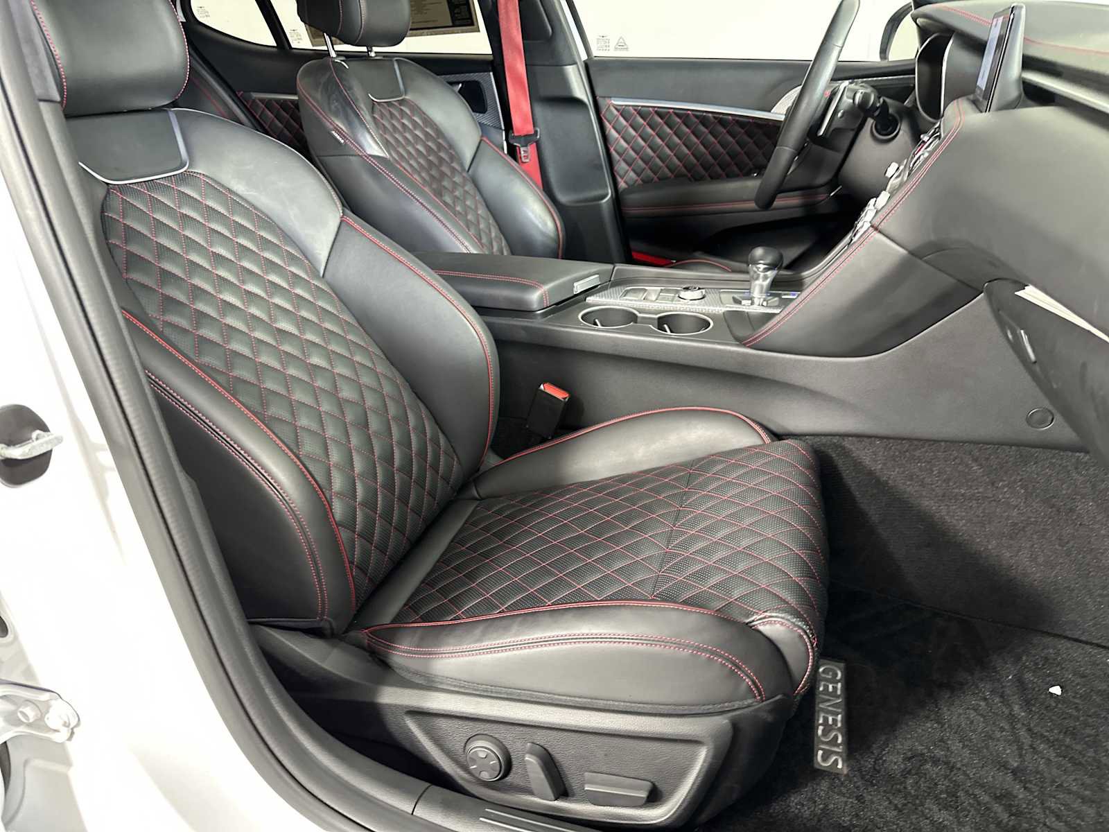 Used 2022 Genesis G70 3.3T image 26