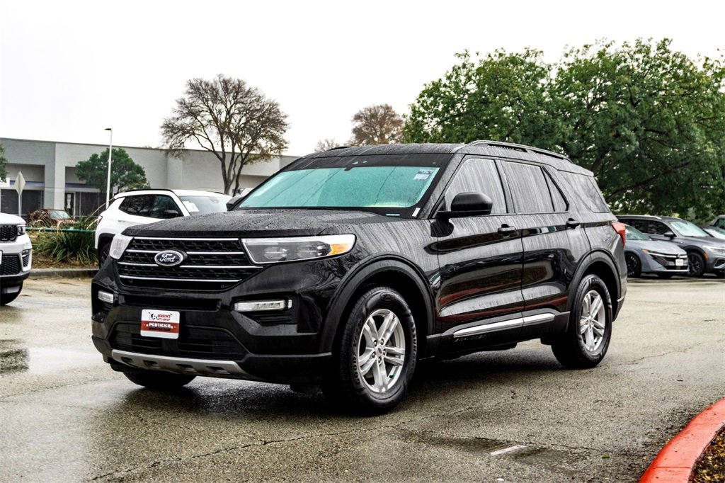 Used 2023 Ford Explorer XLT w/ Equipment Group 202A image 9