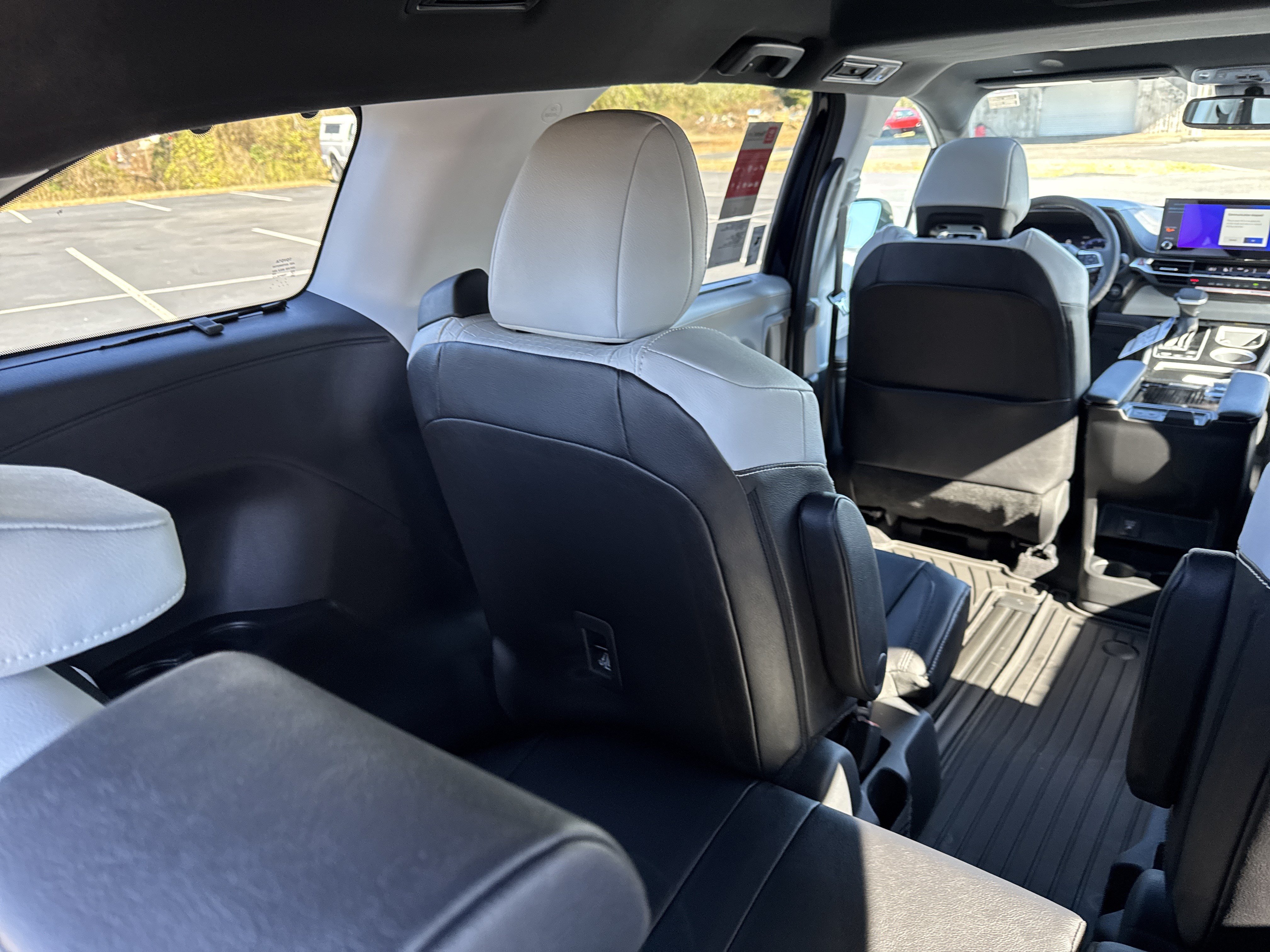 New 2026 Toyota Sienna XSE AWD/4WD image 30