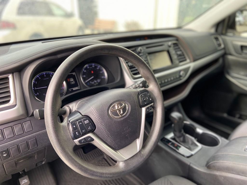 Used 2019 Toyota Highlander LE FWD image 13