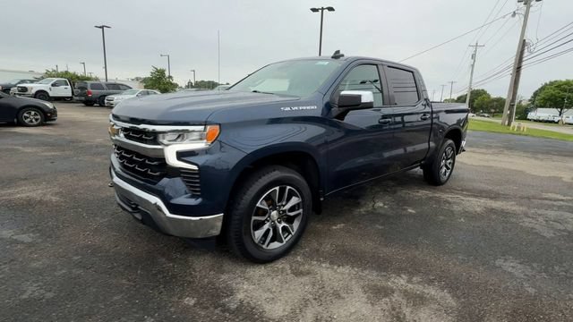 Used 2022 Chevrolet Silverado 1500 LT AWD/4WD image 4