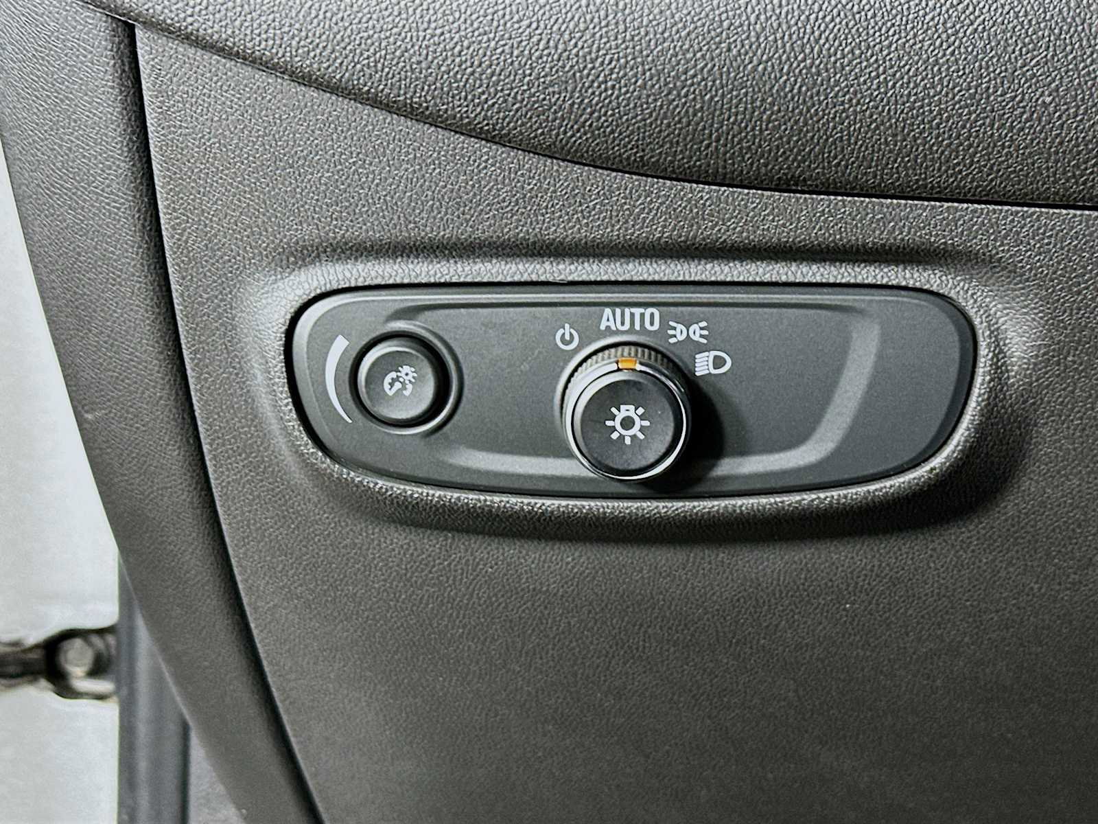 Used 2020 Chevrolet Equinox LT image 10