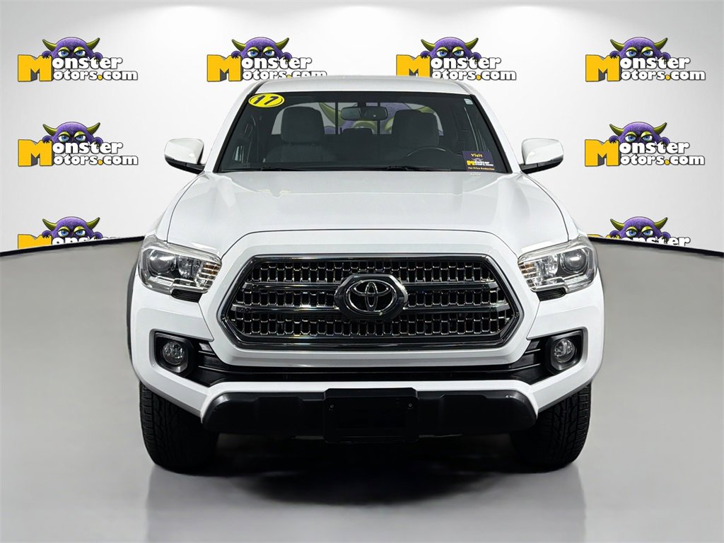 Used 2017 Toyota Tacoma TRD Off-Road image 2