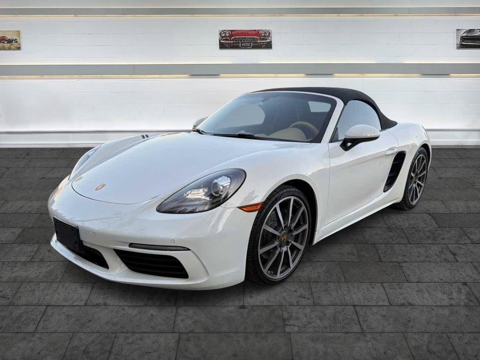 Used 2017 Porsche 718 Boxster RWD image 3