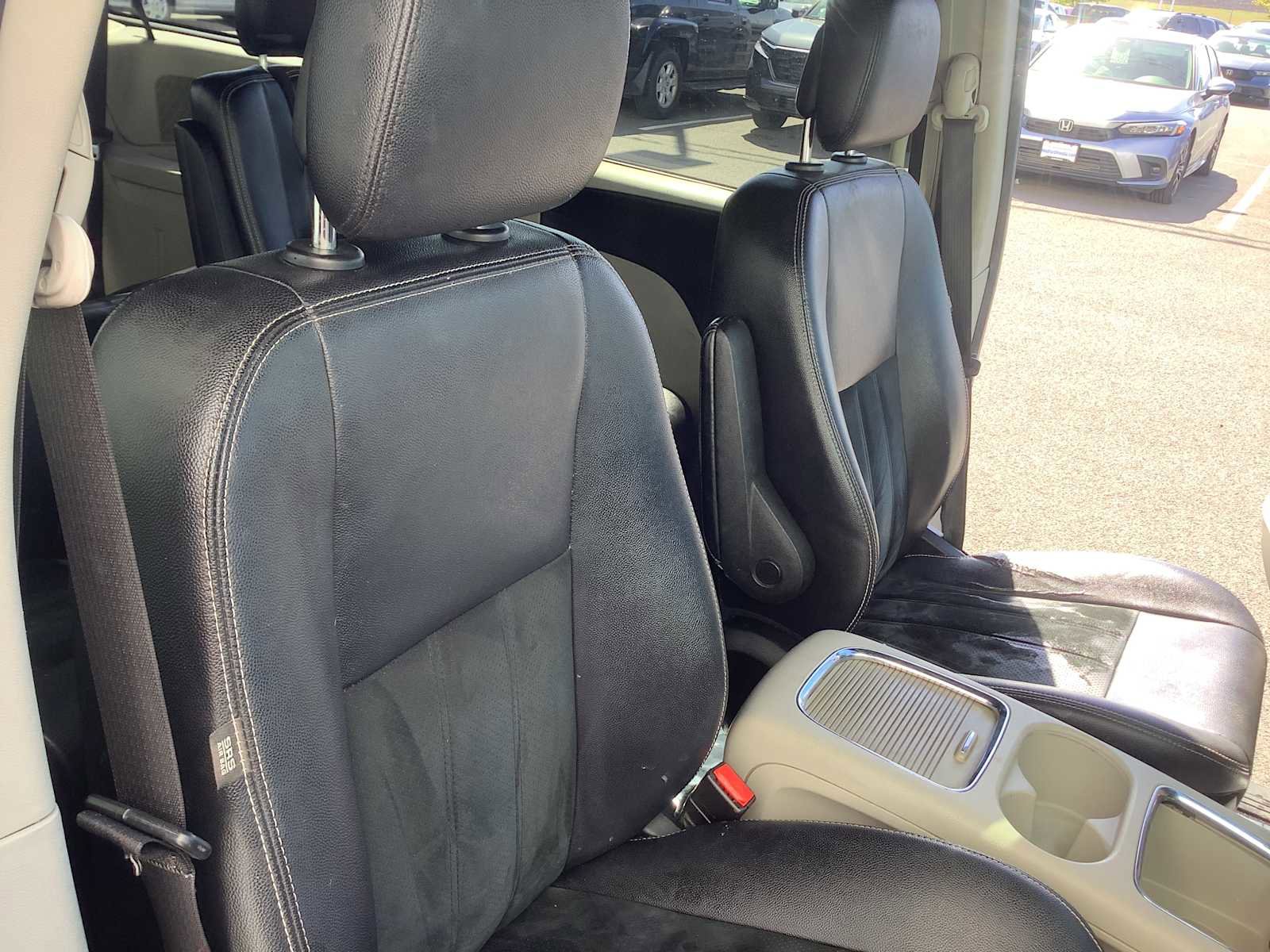 Used 2017 Dodge Grand Caravan SXT FWD image 14
