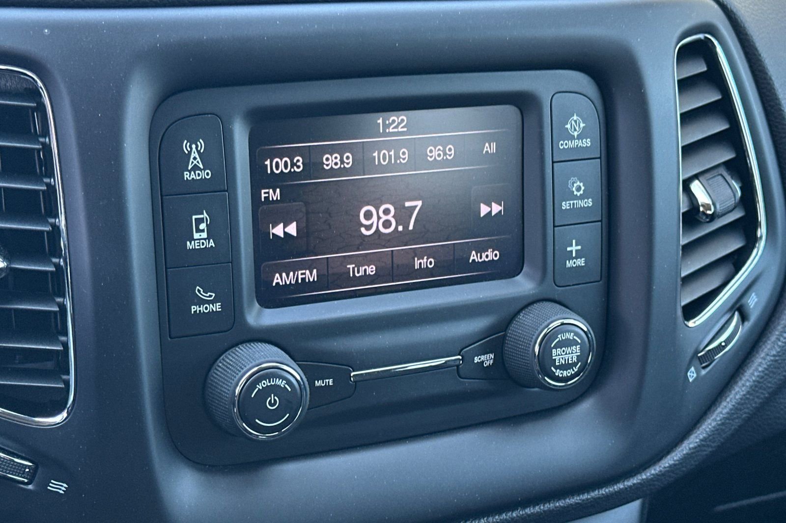 Used 2018 Jeep Compass Sport FWD image 17