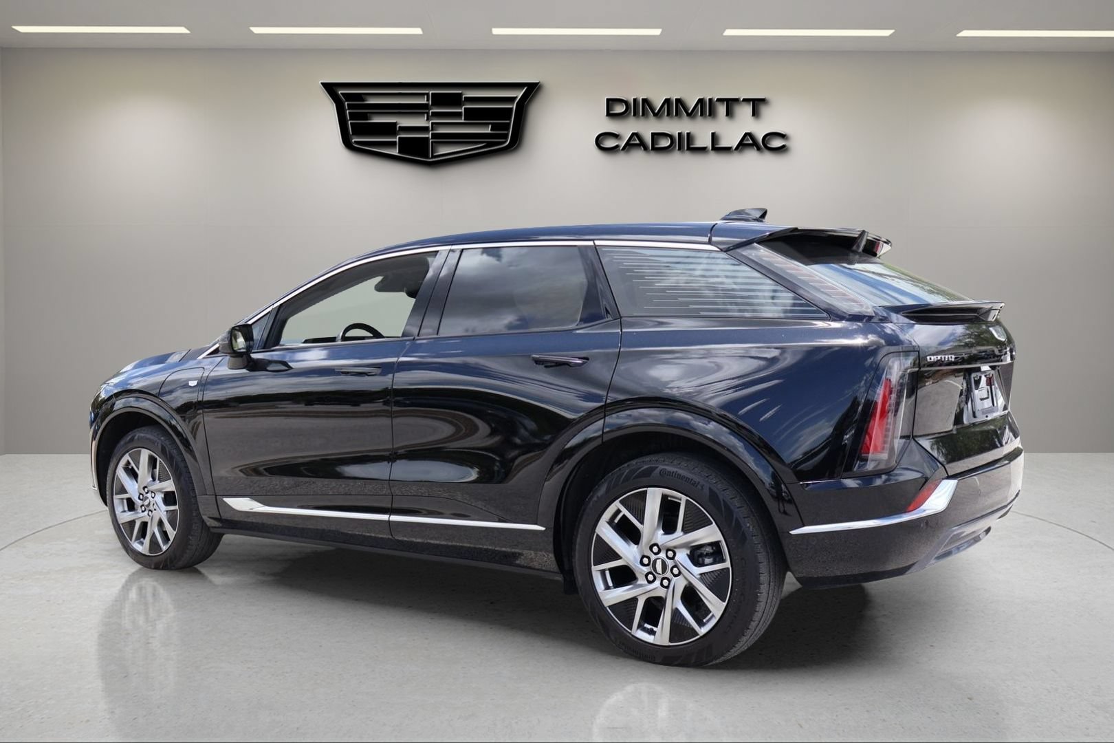 Certified 2025 Cadillac Optiq Luxury 2 w/ LPO, Floor Liner Package AWD/4WD image 7