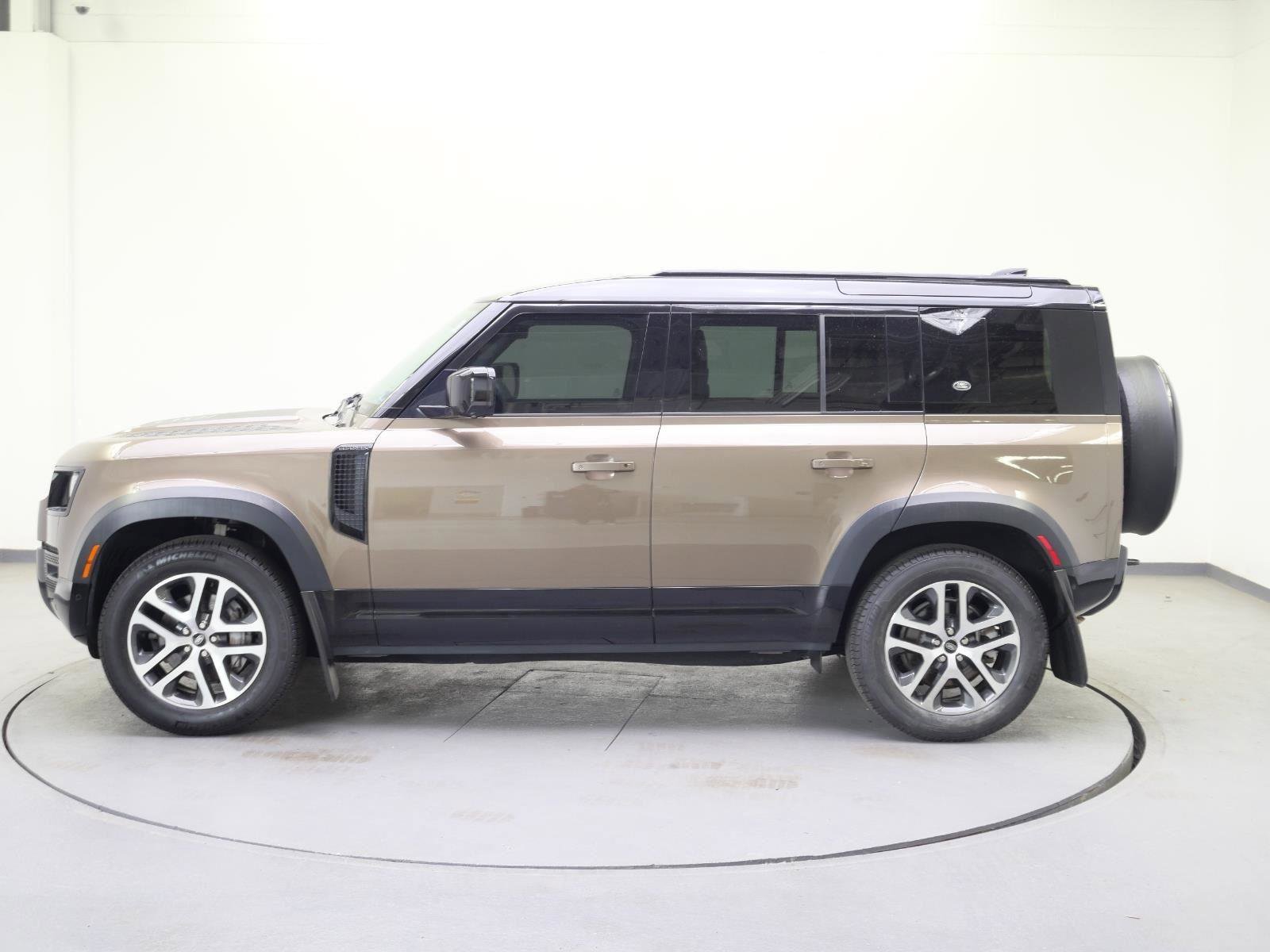 Used 2022 Land Rover Defender 110 X-Dynamic HSE AWD/4WD image 15