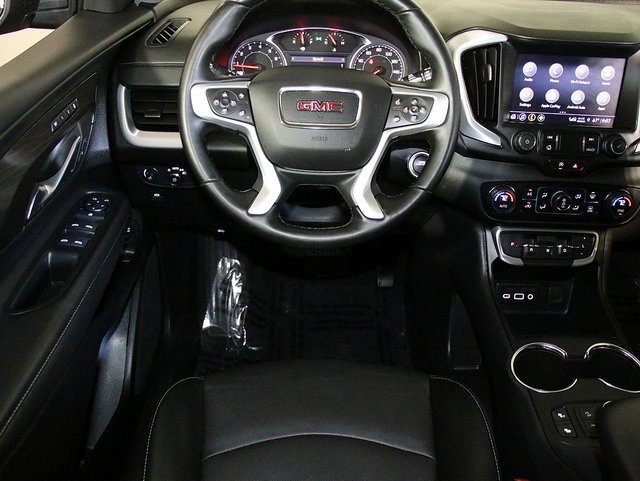 Used 2024 GMC Terrain SLT image 3