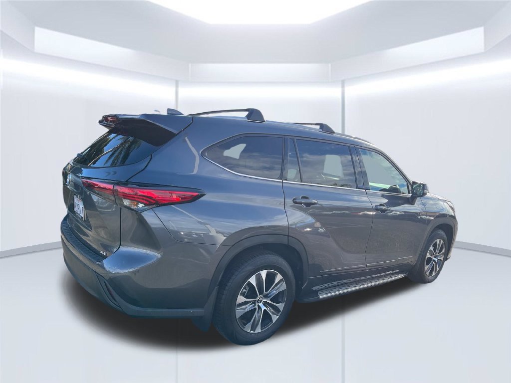 Used 2022 Toyota Highlander XLE FWD image 5