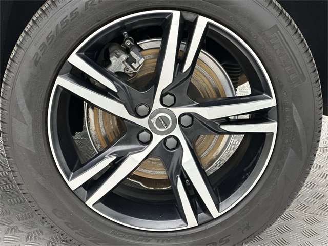 Used 2018 Volvo XC60 T8 R-Design w/ Convenience Package image 10