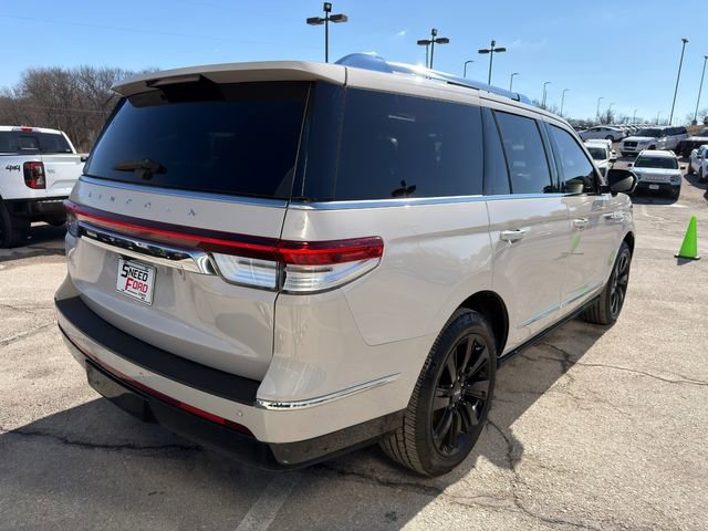 Used 2024 Lincoln Navigator Reserve AWD/4WD image 7