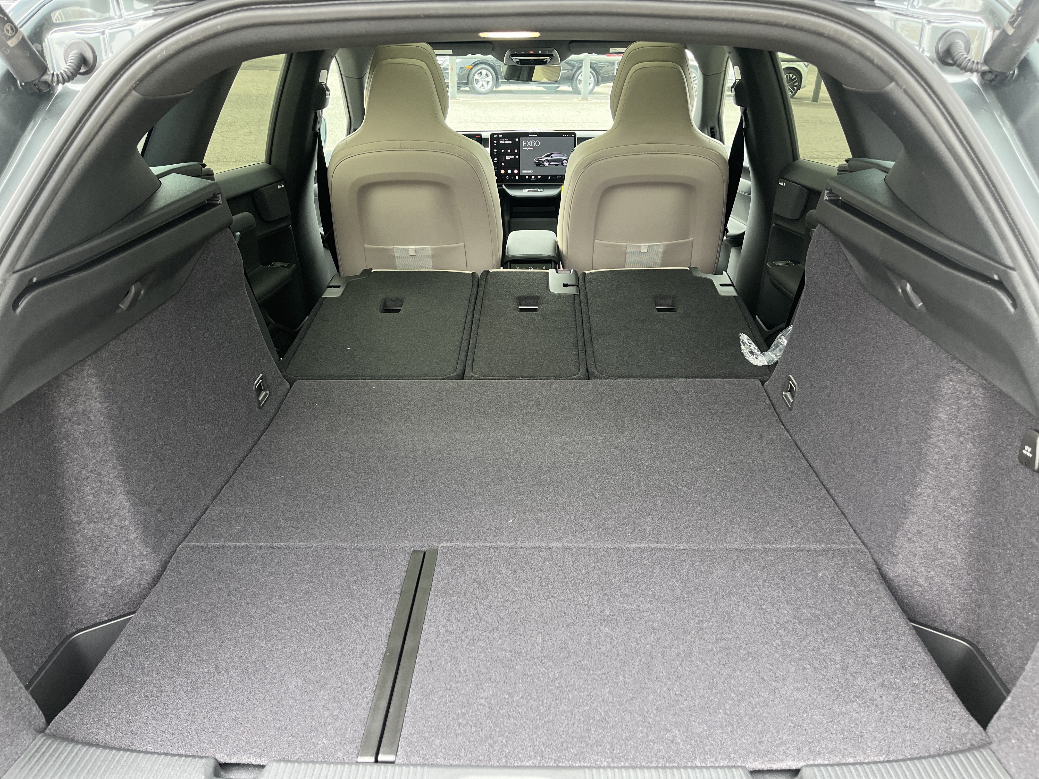 New 2027 Volvo EX60 Ultra AWD/4WD image 9