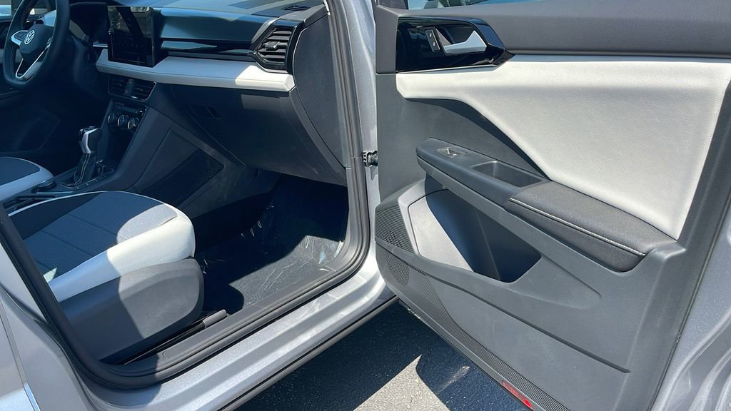 New 2025 Volkswagen Taos S image 31