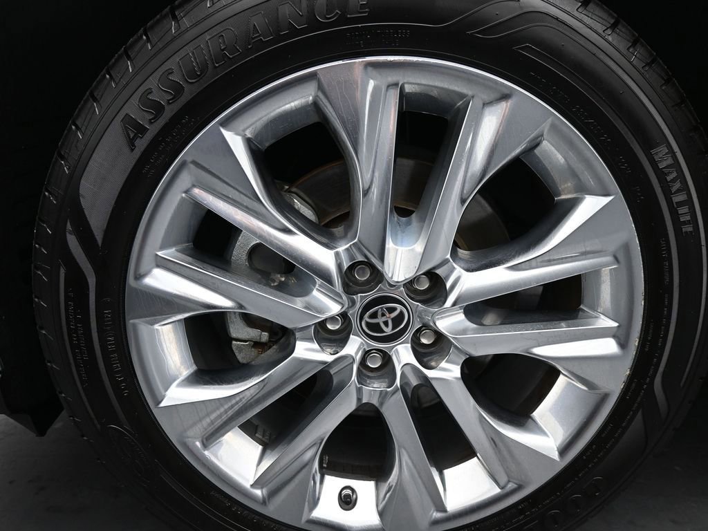 Used 2020 Toyota Highlander XLE FWD image 14