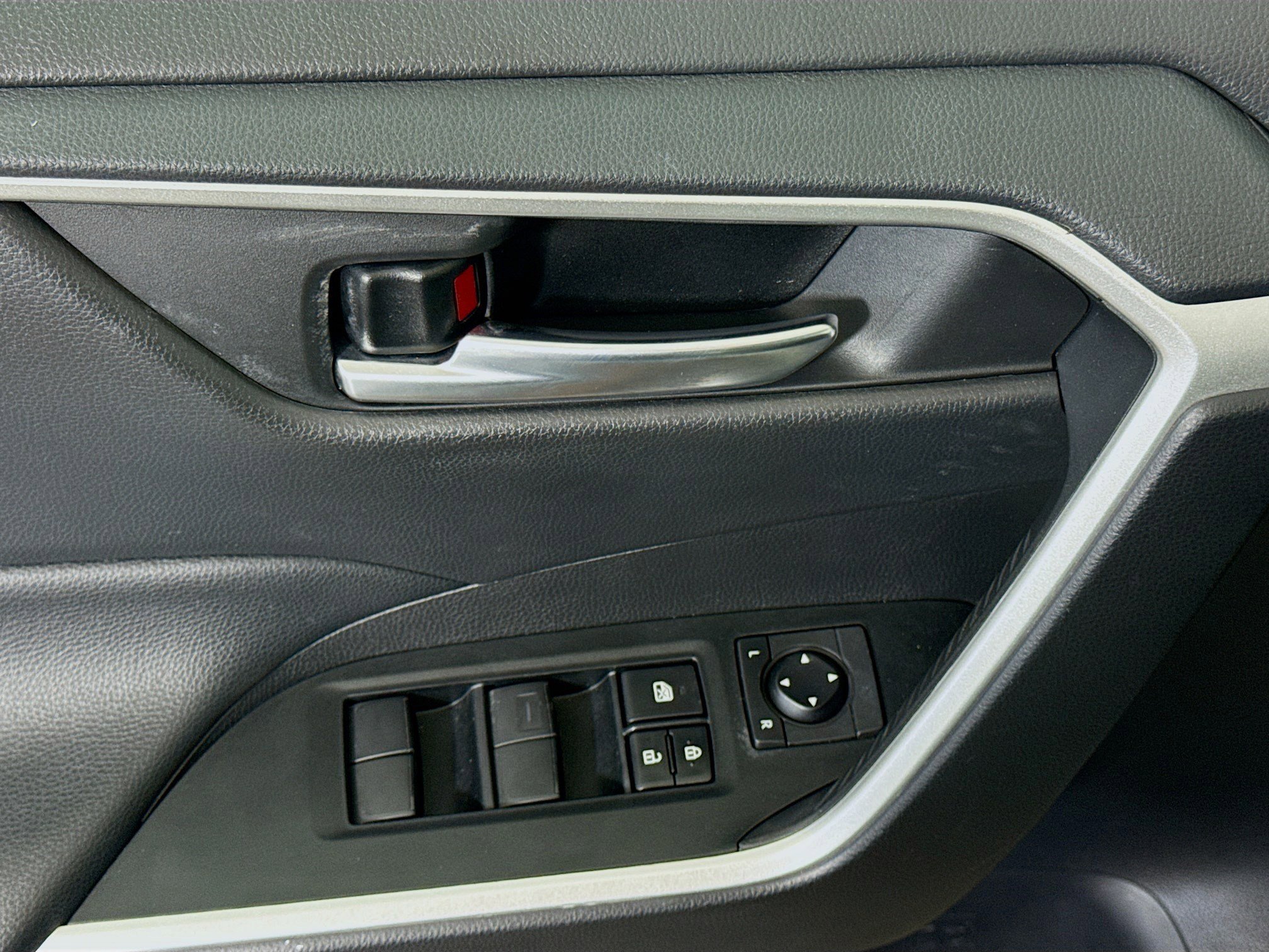 Used 2021 Toyota RAV4 XLE image 24