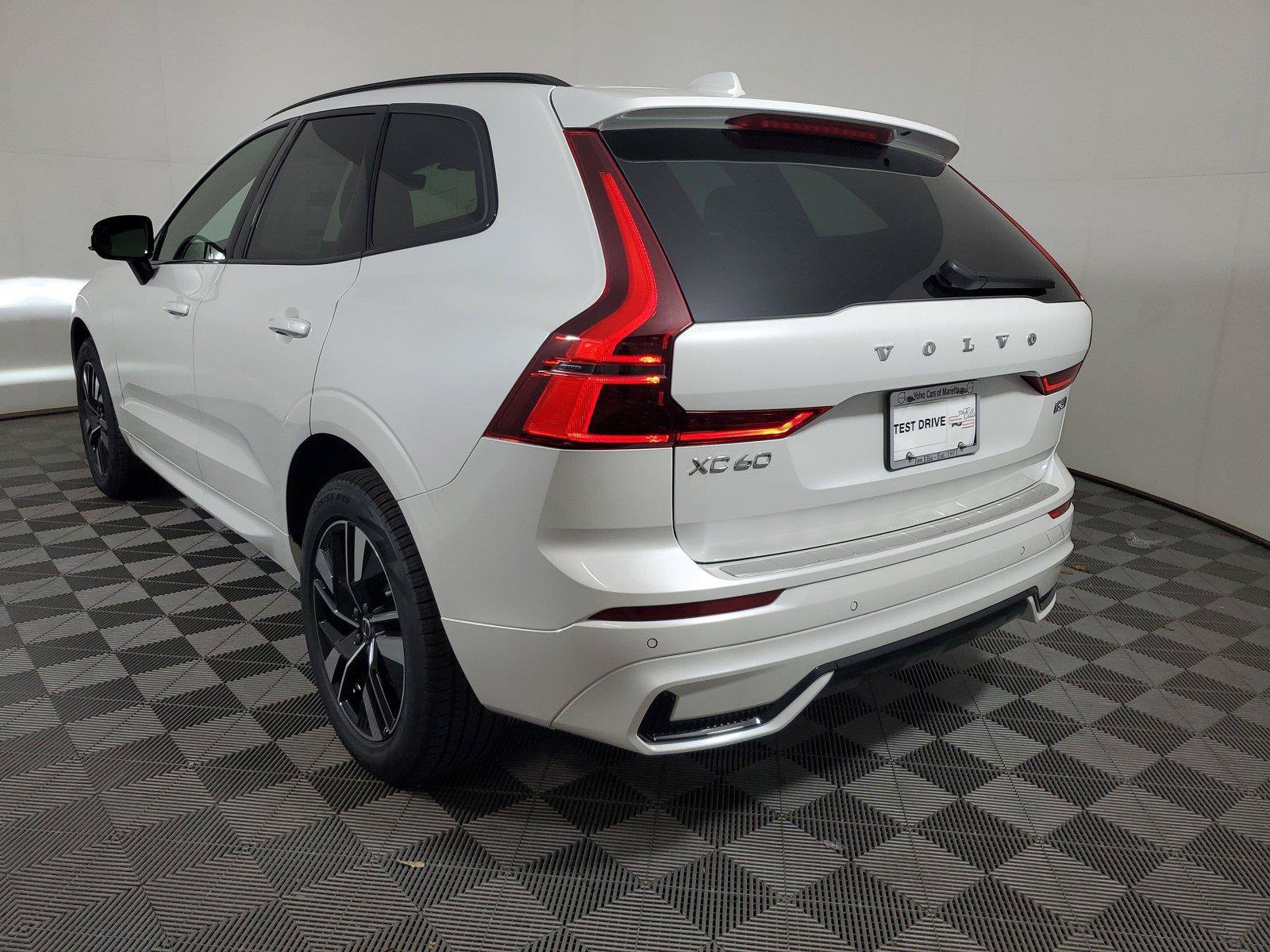 New 2027 Volvo XC60 B5 Core AWD/4WD image 4