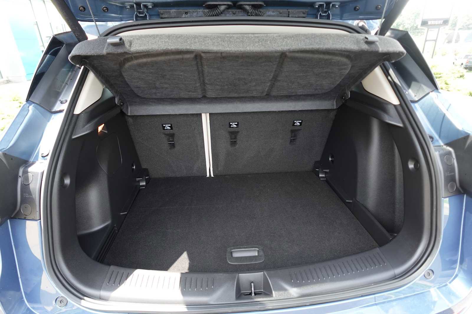 Used 2024 Buick Encore GX Avenir w/ Avenir Technology Package image 29