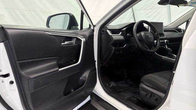 Used 2025 Toyota RAV4 XLE FWD image 30