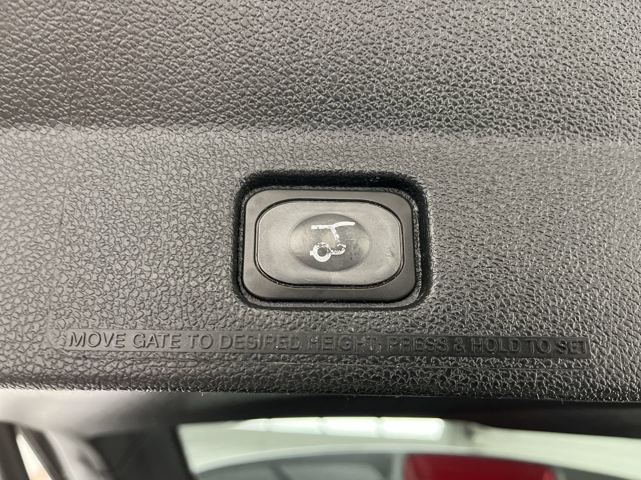 Used 2018 Ford Explorer XLT w/ Equipment Group 202A AWD/4WD image 35