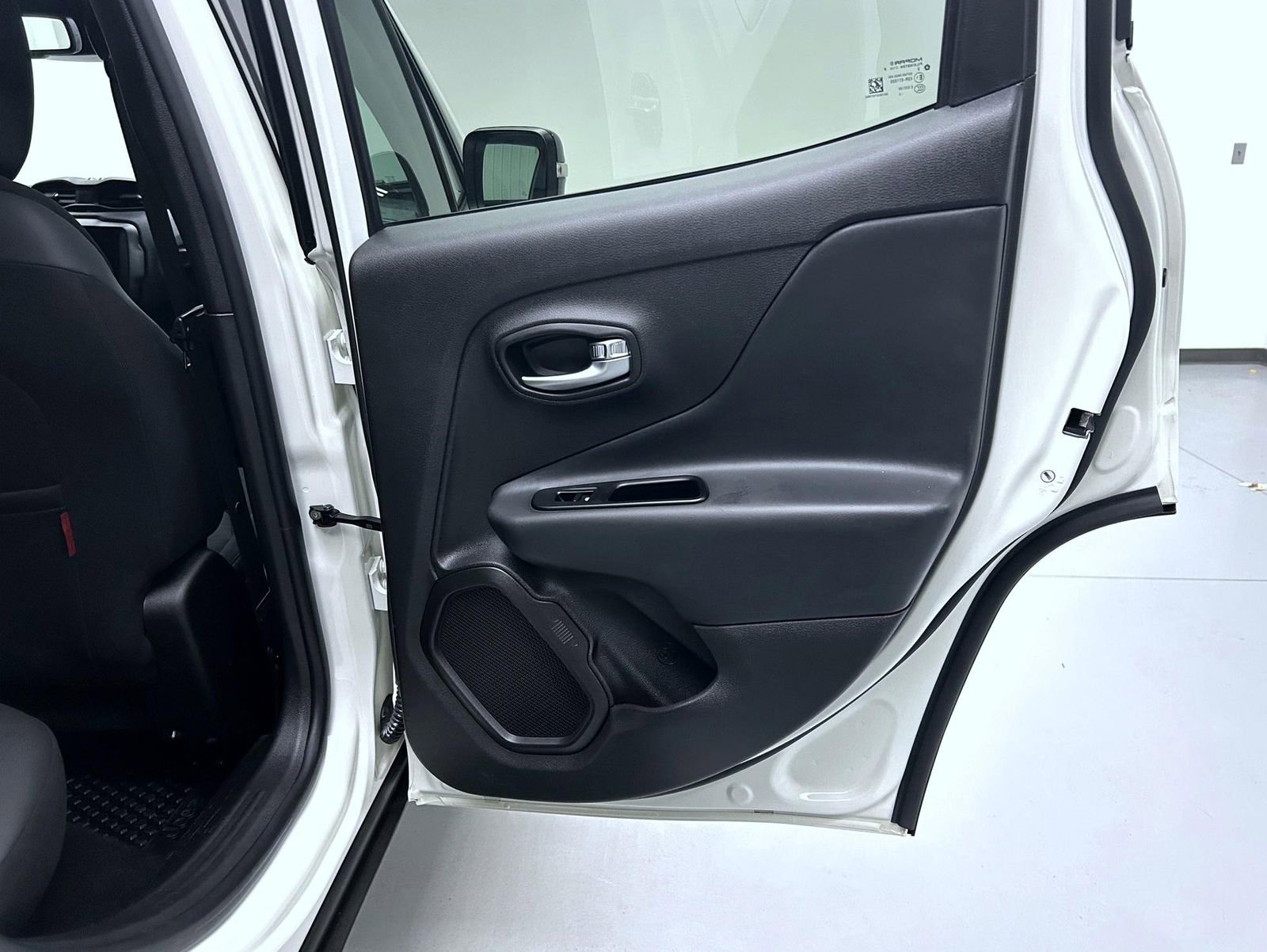 Used 2022 Jeep Renegade Trailhawk image 17