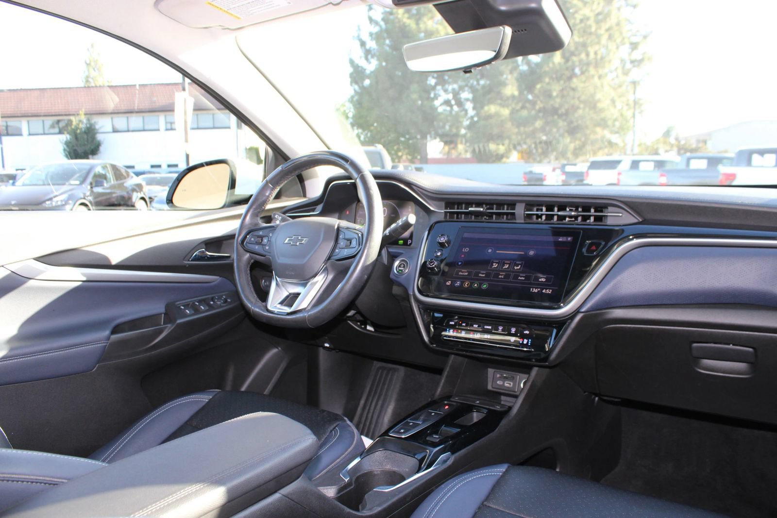 Used 2022 Chevrolet Bolt EUV Premier w/ Launch Edition FWD image 23