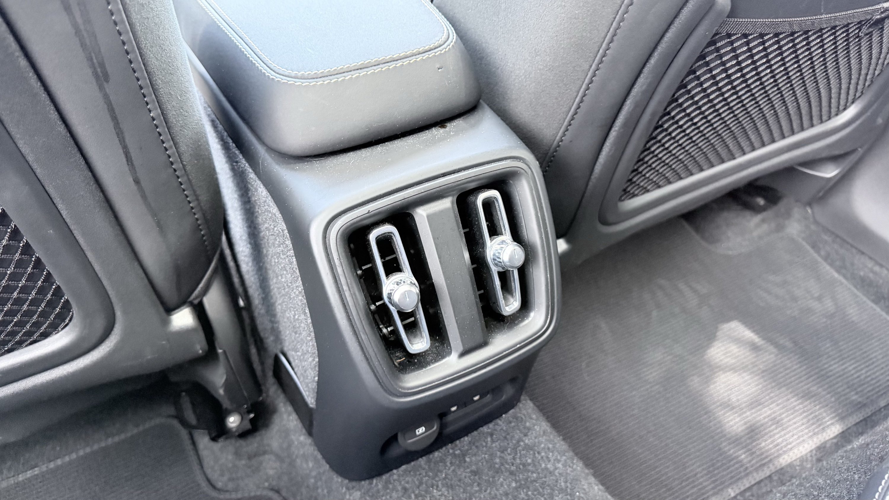 Used 2023 Volvo XC40 Recharge Ultimate AWD/4WD image 47