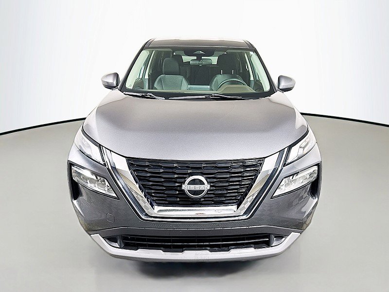 Used 2023 Nissan Rogue SV image 2