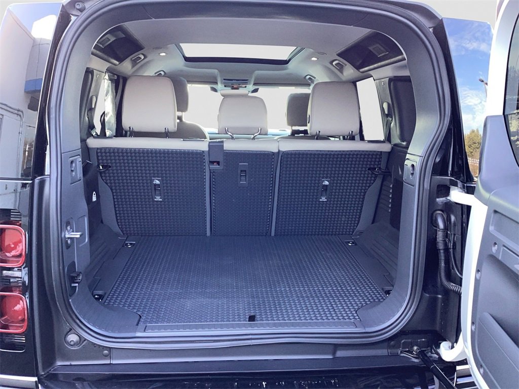 Used 2023 Land Rover Defender 110 S image 34