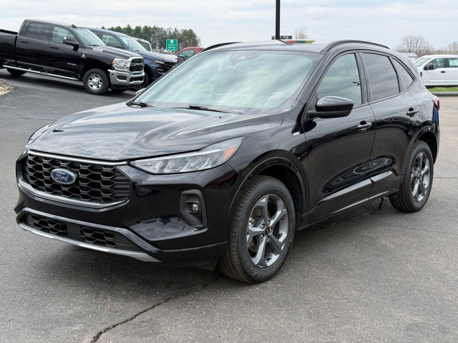 Used 2024 Ford Escape ST-Line Select w/ Tech Pack #1 AWD/4WD image 4