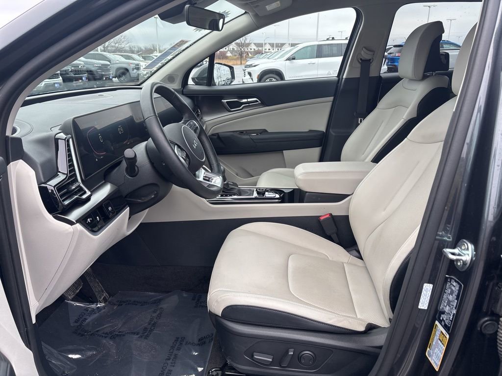 Used 2025 Kia Sportage EX image 14