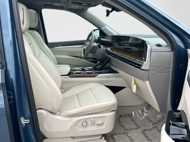 Used 2026 Cadillac Escalade ESV Platinum Sport w/ LPO, ONYX Package AWD/4WD image 22