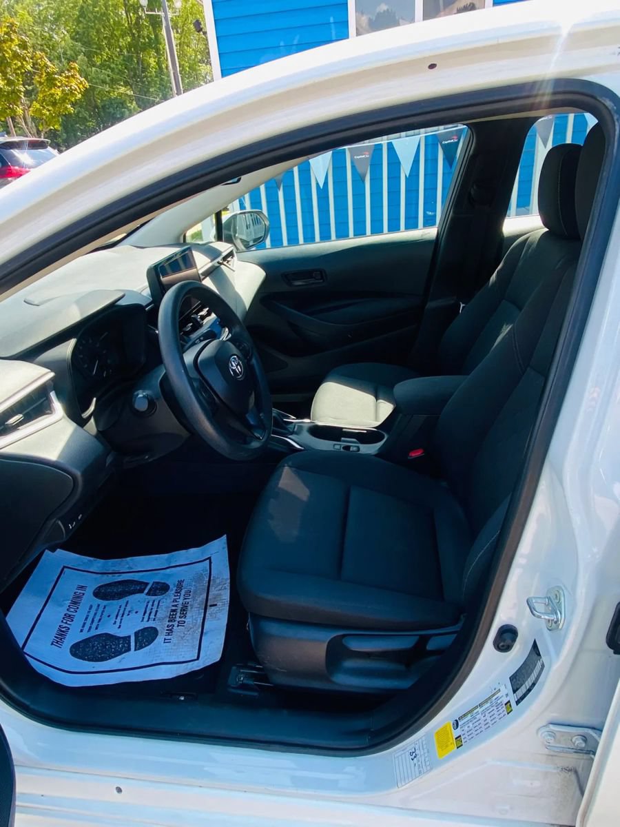 Used 2025 Toyota Corolla LE FWD image 7