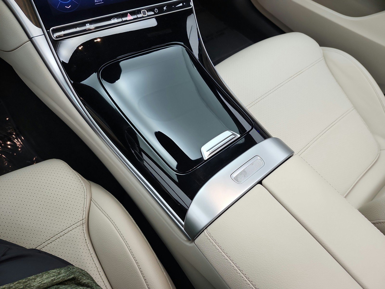 Used 2024 Mercedes-Benz C 300 Sedan image 13