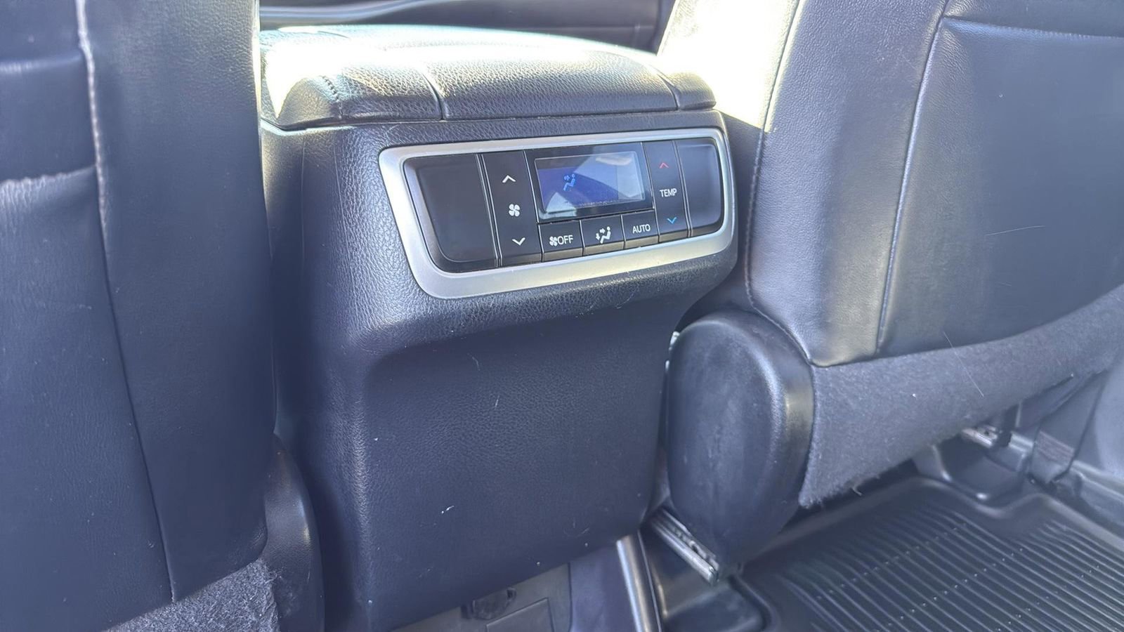 Used 2015 Toyota Highlander Limited image 28