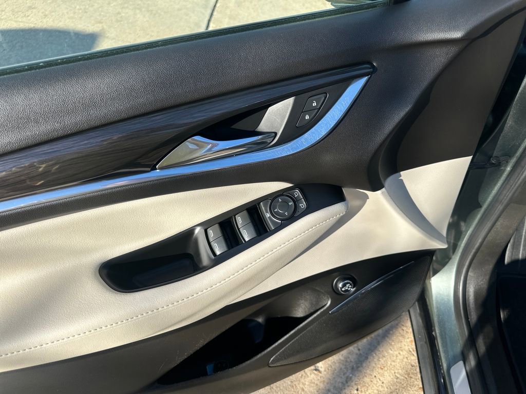 Used 2023 Buick Enclave Essence image 14