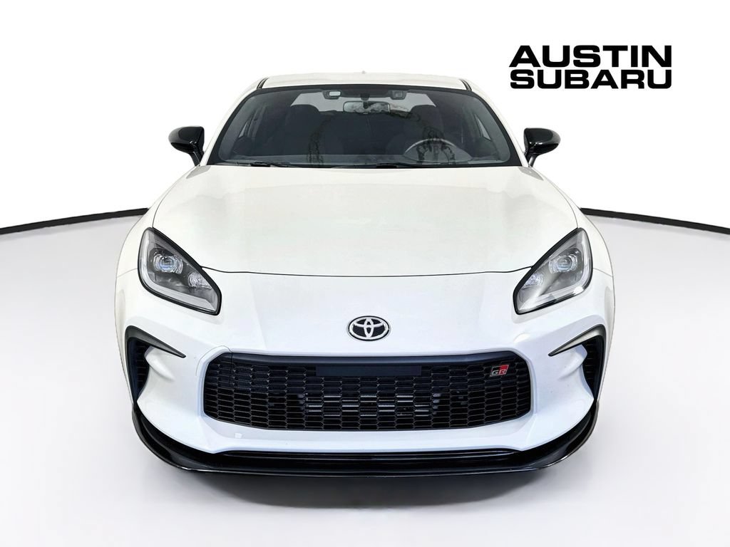Used 2024 Toyota GR86 RWD image 2