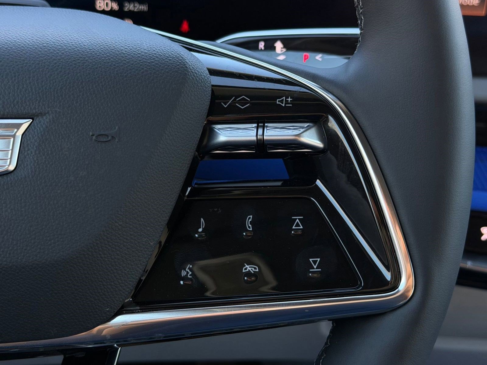 New 2026 Cadillac Optiq Luxury 1 image 21